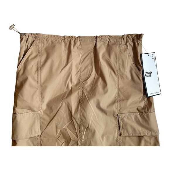 Almost Famous Women’s Casual Lightweight Beige Utility Skirt, NWT, Size Medium - Picture 3 of 5